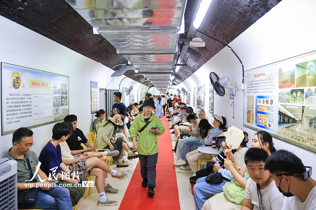 Nanjing libera abrigos de defesa aérea civil para popula??o se proteger do calor