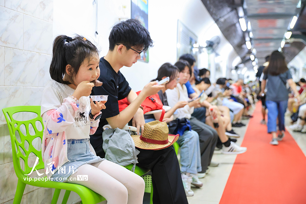 Nanjing libera abrigos de defesa aérea civil para popula??o se proteger do calor