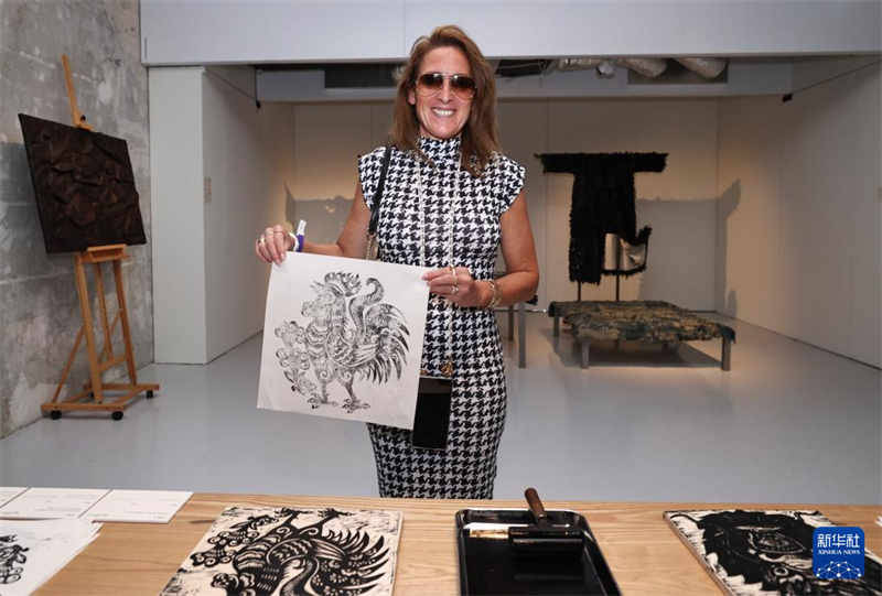 Exposi??o de patrim?nio cultural imaterial e obras contemporaneas da China é inaugurada em Paris