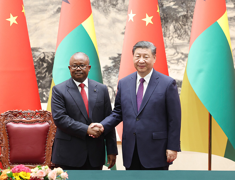 Xi Jinping realiza conversa??es com presidente da Guiné-Bissau