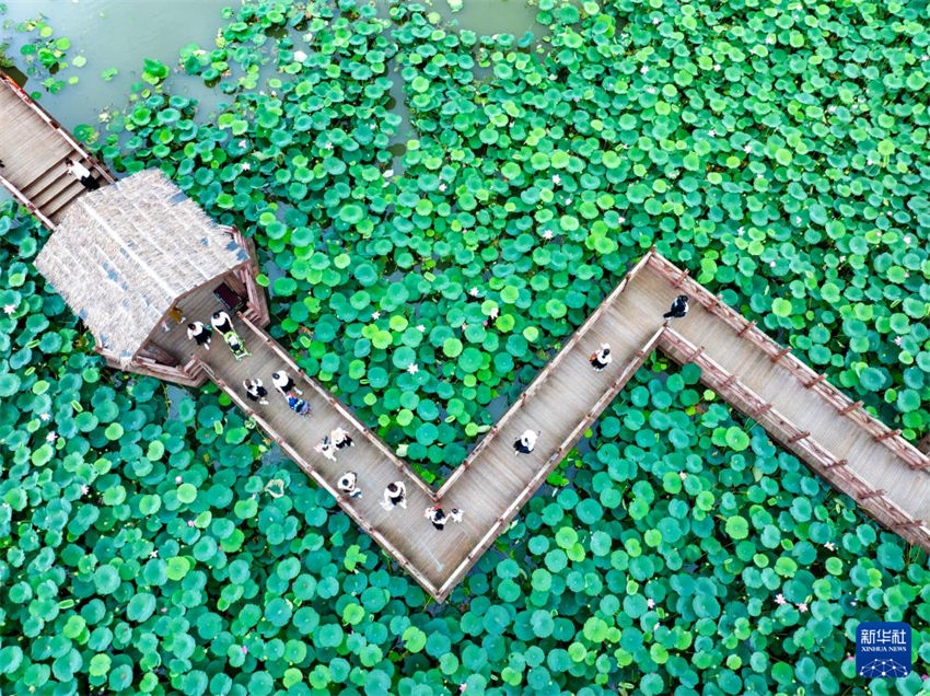 China: vários lugares entram na alta temporada de turismo durante férias de ver?o