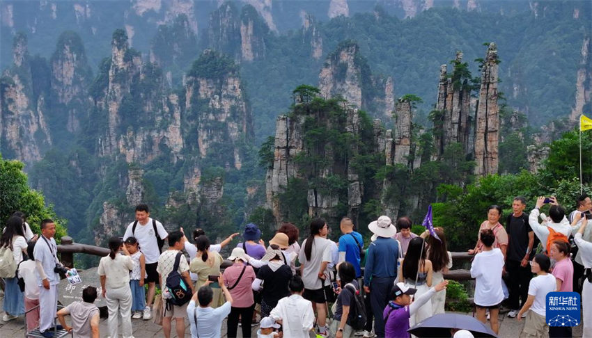 China: vários lugares entram na alta temporada de turismo durante férias de ver?o