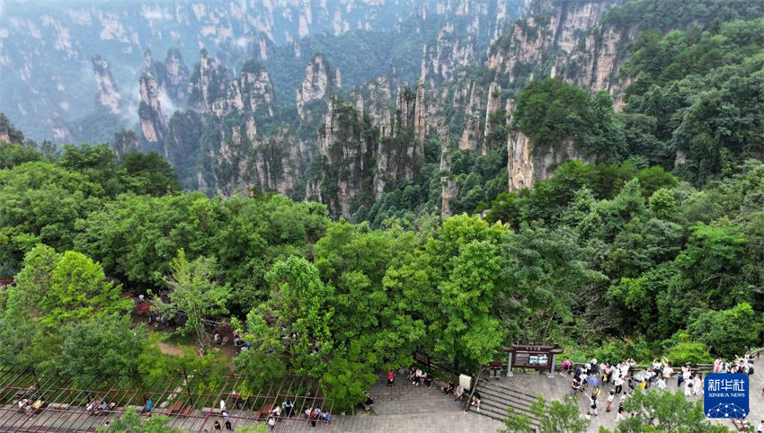 China: vários lugares entram na alta temporada de turismo durante férias de ver?o