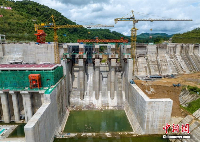 Hainan: Barragem principal do projeto Maiwan de conserva??o de água no rio Nandujiang é concluída