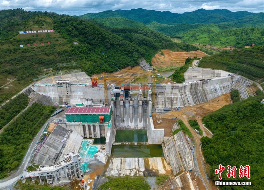 Hainan: Barragem principal do projeto Maiwan de conserva??o de água no rio Nandujiang é concluída