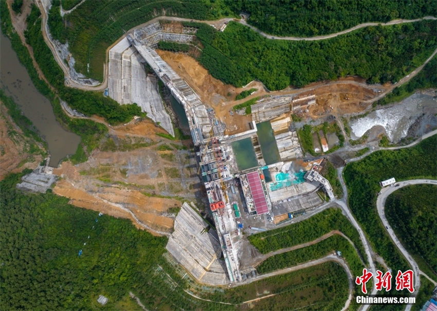 Hainan: Barragem principal do projeto Maiwan de conserva??o de água no rio Nandujiang é concluída