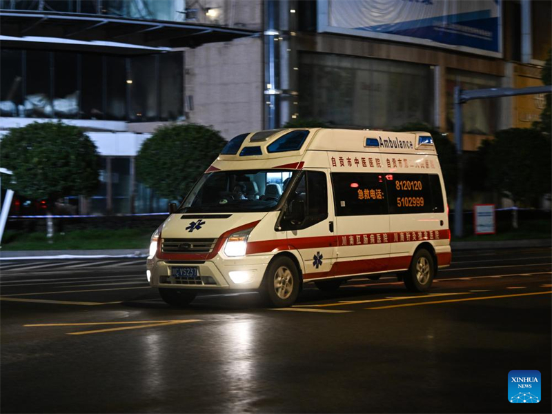 Opera??o de resgate está concluída no local de incêndio em loja de departamentos no sudoeste da China