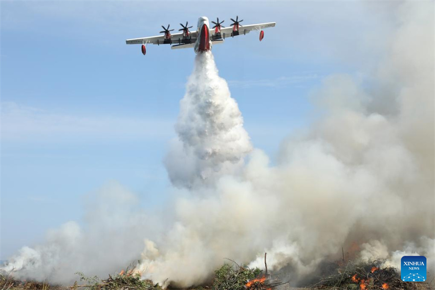Aeronave anfíbia AG600 da China inicia testes de voo de certifica??o