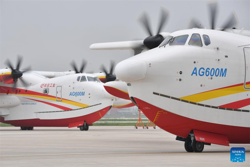 Aeronave anfíbia AG600 da China inicia testes de voo de certifica??o