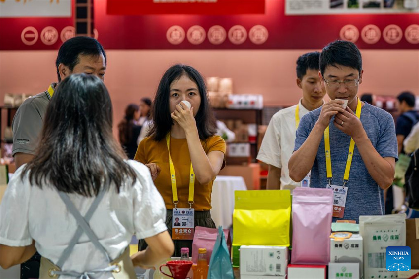 Galeria: pavilh?o da indústria do café na 8a Expo China-Sudeste Asiático