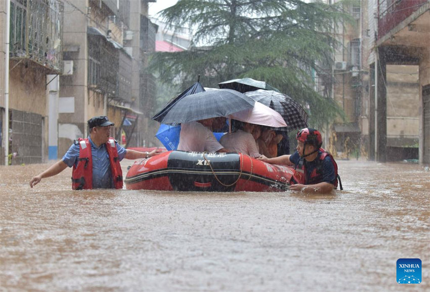 Hunan: autoridades de prote??o civil sem m?o a medir em resposta a vaga de inunda??es