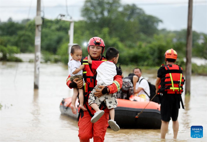 Hunan: autoridades de prote??o civil sem m?o a medir em resposta a vaga de inunda??es