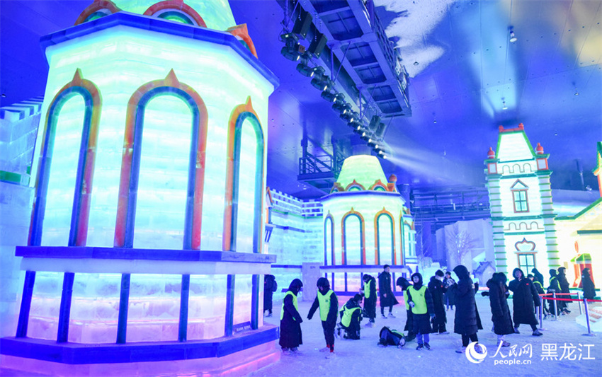 Galeria: chineses fogem do calor rumo à 