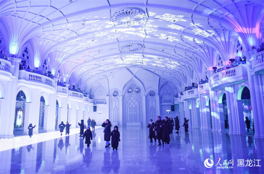 Galeria: chineses fogem do calor rumo à 