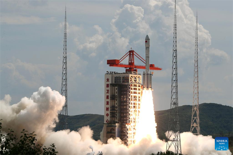 China lan?a grupo de satélites que fornecerá internet de banda larga