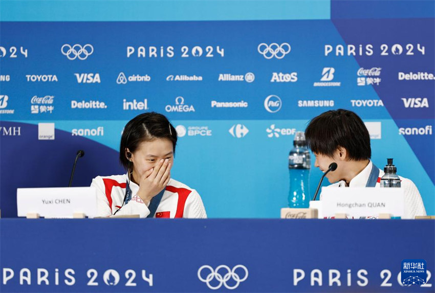Paris 2024: mergulhadoras chinesas Quan Hongchan e Chen Yuxi ganham ouro e prata na plataforma feminina de 10m