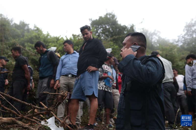Quatro passageiros chineses morrem em queda de helicóptero no Nepal
