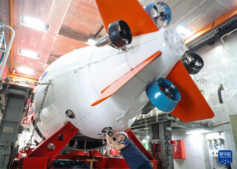 Equipe de expedi??o científica zarpa para explorar o Oceano Pacífico Ocidental