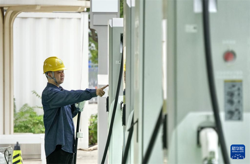 Esta??es de super-carregamento de automóveis instaladas em Beijing