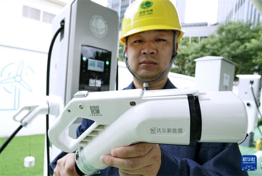 Esta??es de super-carregamento de automóveis instaladas em Beijing