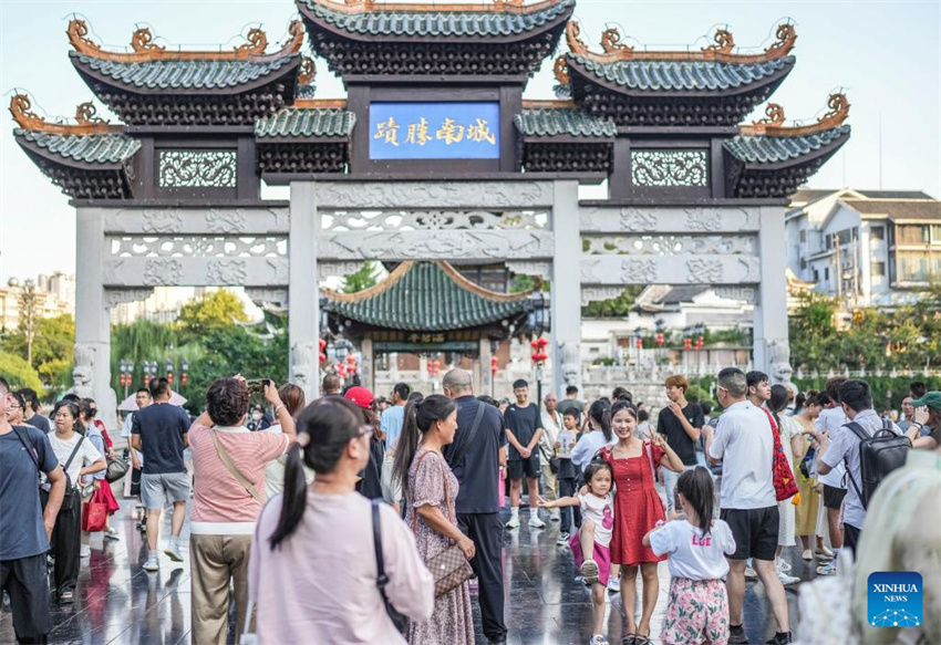 Guizhou atrai turistas durante alta temporada de viagens de ver?o