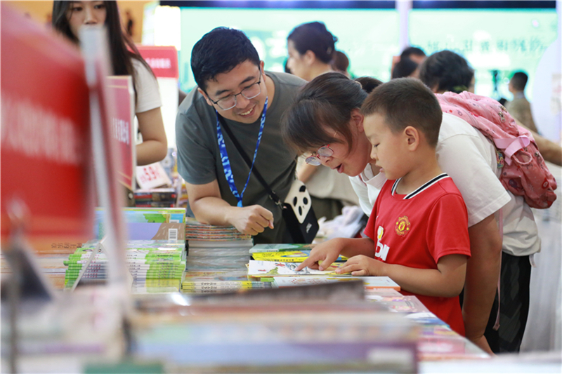Feira do Livro de Shanghai 2024 arranca com quase 30 mil livros em exposi??o
