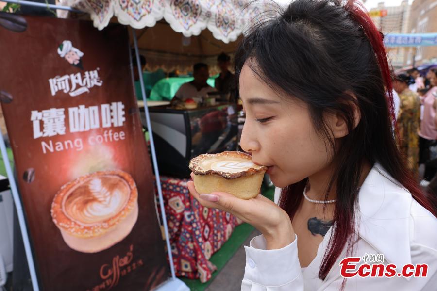 Combina??o criativa de 'Café em Nang' atrai visitantes em Xinjiang