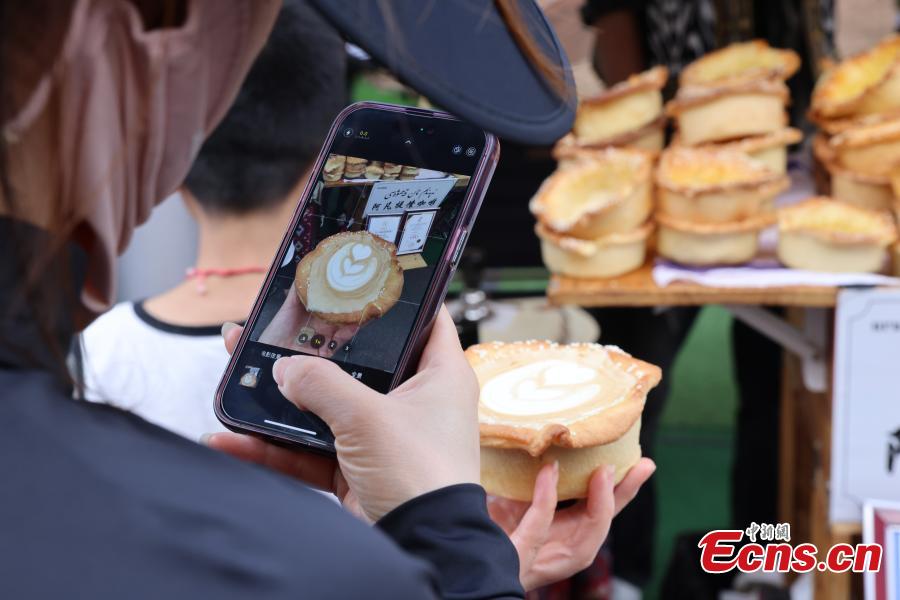 Combina??o criativa de 'Café em Nang' atrai visitantes em Xinjiang