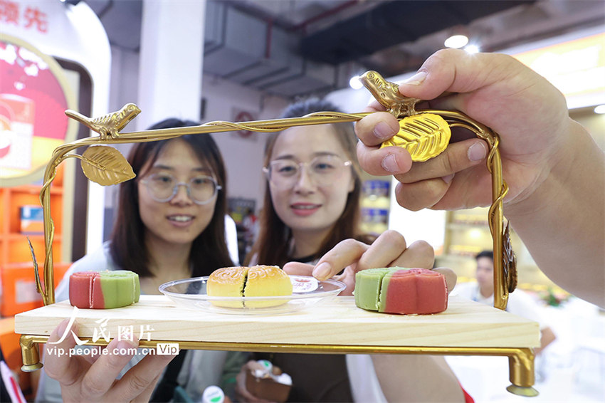 Inaugurada 50a Exposi??o Internacional de Presentes de Beijing