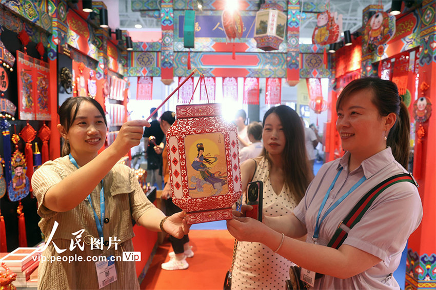 Inaugurada 50a Exposi??o Internacional de Presentes de Beijing