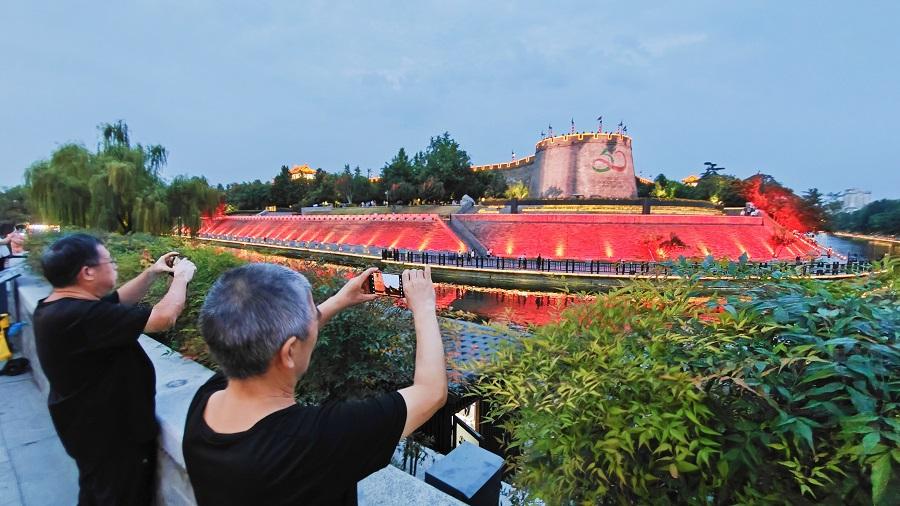 Cidades irm?s da China e do Brasil realizam espetáculos de luzes para comemorar o 50o aniversário do estabelecimento de rela??es diplomáticas entre os dois países