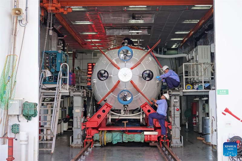 China: submersível tripulado Jiaolong completa 300a imers?o