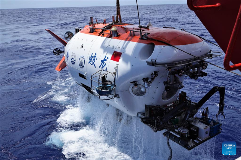 China: submersível tripulado Jiaolong completa 300a imers?o