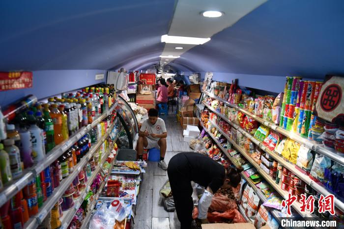 Chengdu:?avi?o?abandonado?transforma-se?em?supermercado?de bairro?residencial