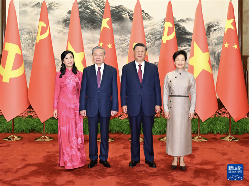 Xi Jinping conversa com o mais alto líder do Vietn?, To Lam, em Beijing