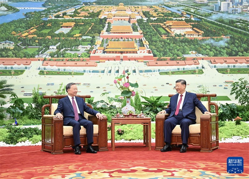 Xi Jinping conversa com o mais alto líder do Vietn?, To Lam, em Beijing