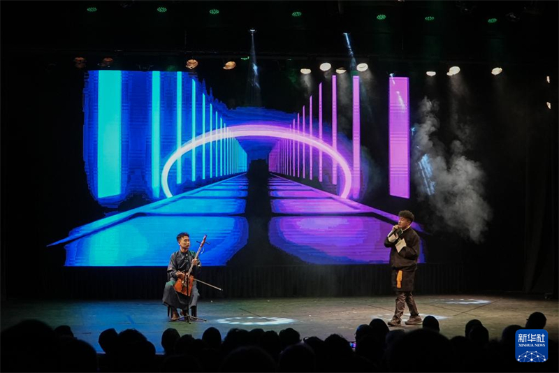 Grupo de Dan?a da Universidade Minzu do Noroeste da China atua em S?o Paulo