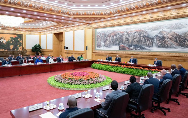 Xi Jinping diz que China continuará a apoiar a APN no aprofundamento dos intercambios com a UIP