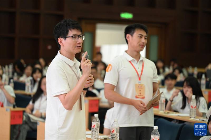 Alunos da parte continental chinesa e de Taiwan discutem jornalismo na era da mídia integral