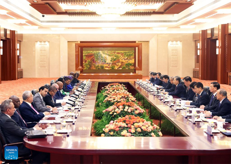 Mais alto legislador chinês pede coopera??o intensificada com UIP e órg?os legislativos estrangeiros