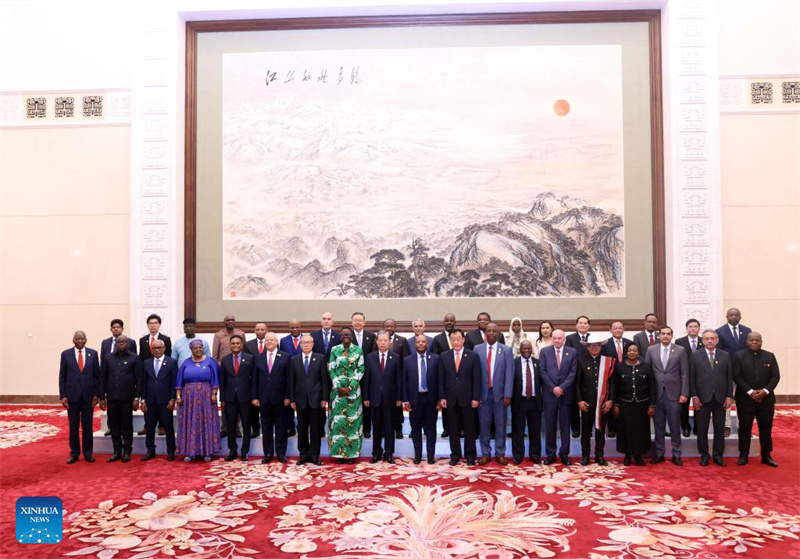 Mais alto legislador chinês pede coopera??o intensificada com UIP e órg?os legislativos estrangeiros