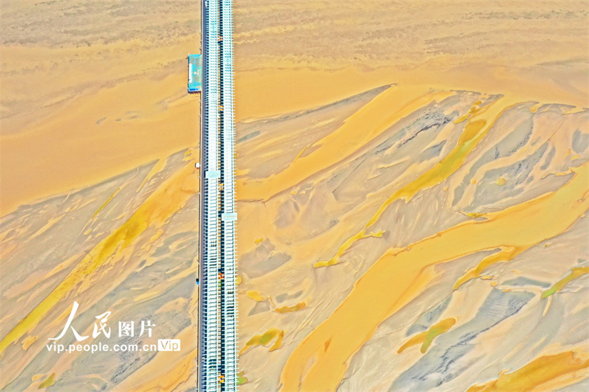 Henan: constru??o da ponte do Rio Amarelo decorre em Mengzhou