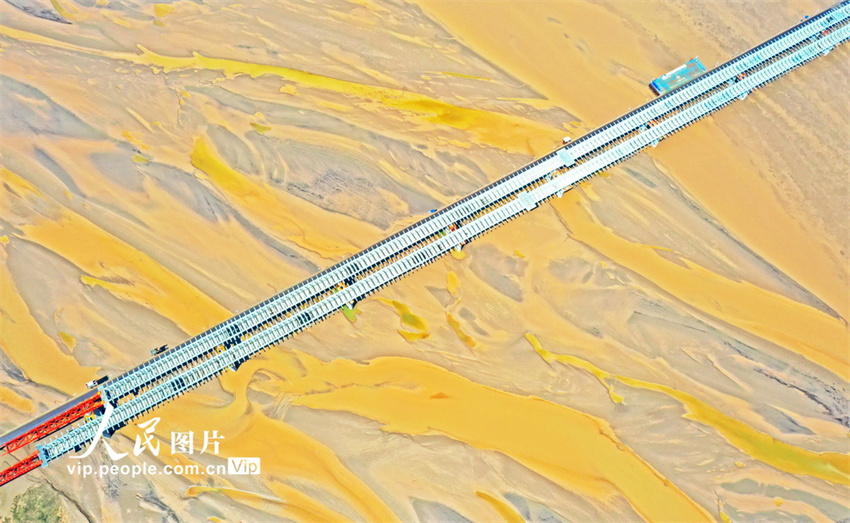 Henan: constru??o da ponte do Rio Amarelo decorre em Mengzhou