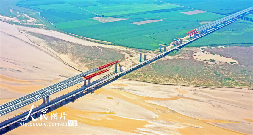 Henan: constru??o da ponte do Rio Amarelo decorre em Mengzhou