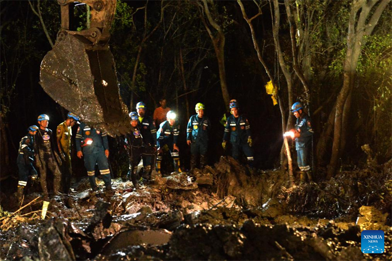 Queda de avi?o na Tailandia deixa cinco chineses mortos