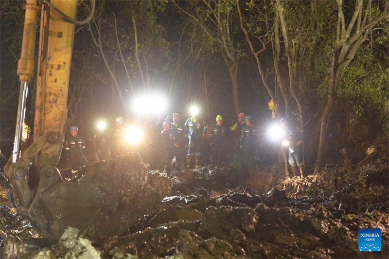 Queda de avi?o na Tailandia deixa cinco chineses mortos