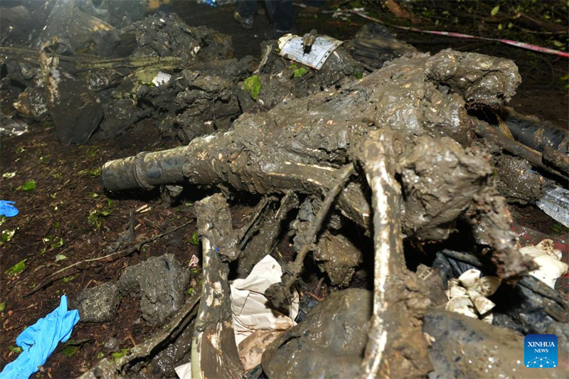 Queda de avi?o na Tailandia deixa cinco chineses mortos