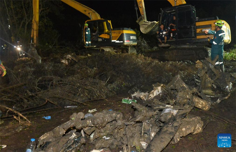 Queda de avi?o na Tailandia deixa cinco chineses mortos