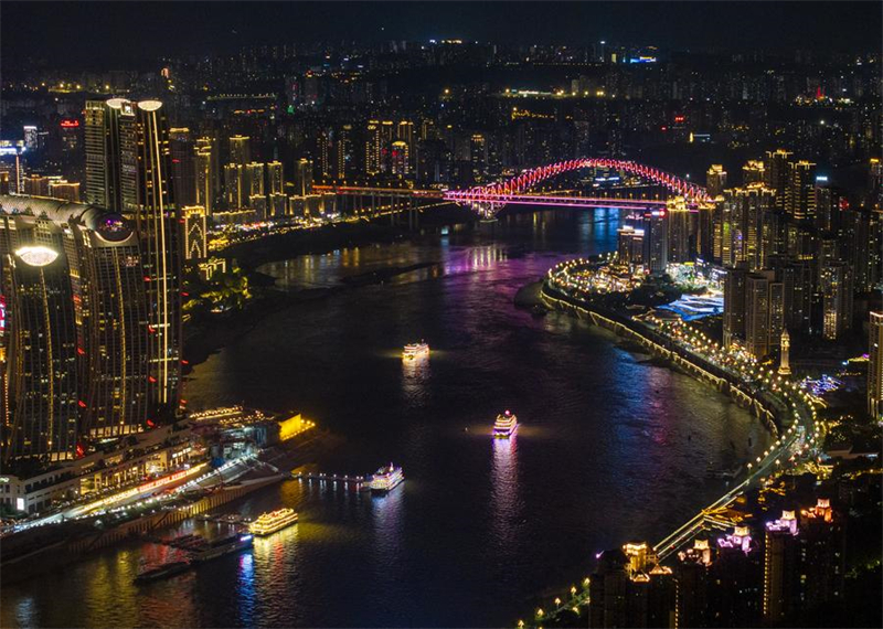 Município de Chongqing atrai viajantes de ver?o, apesar de temperaturas elevadas