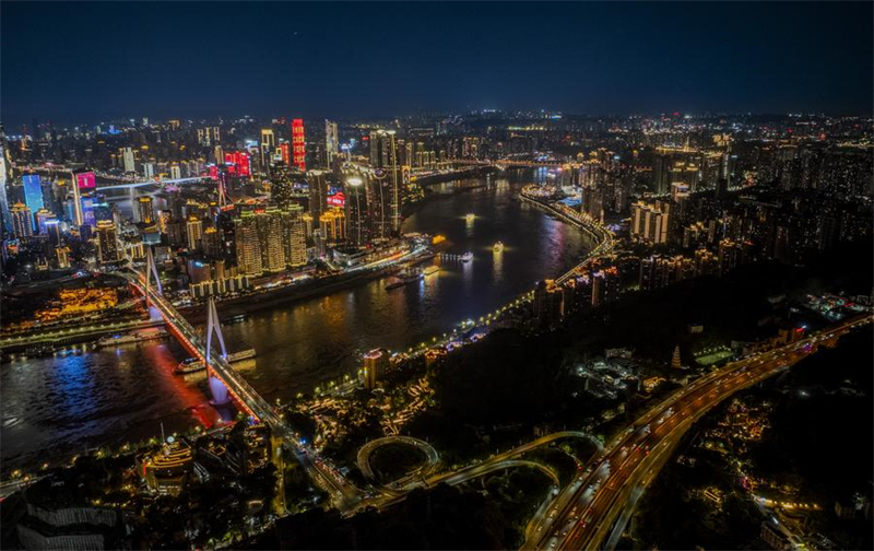 Município de Chongqing atrai viajantes de ver?o, apesar de temperaturas elevadas